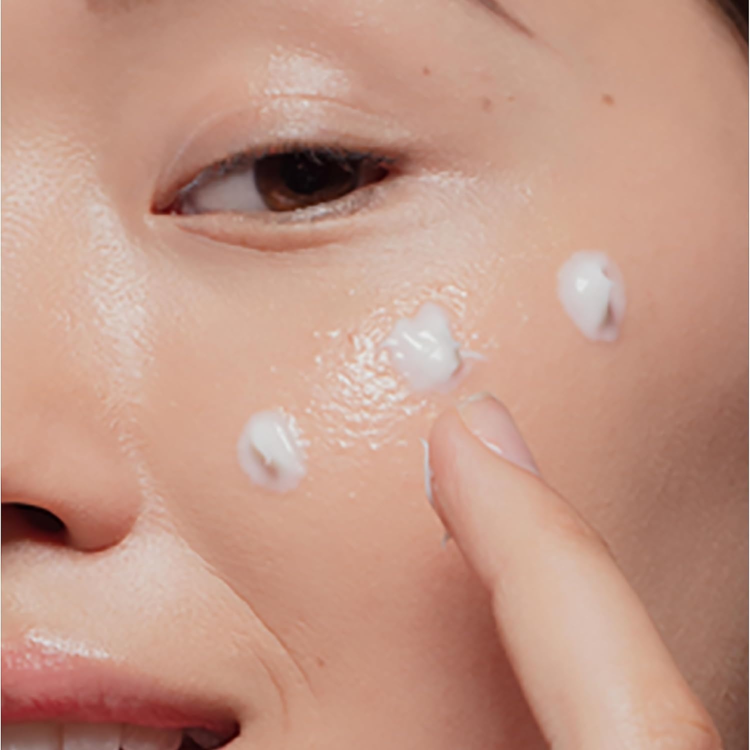 image:imageNeutrogena OnTheSpot Acne Spot Treatment Cream with 25 Benzoyl Peroxide Gentle Face Blemish Medicine for AcneProne Skin Vanishing Formula Clinically Proven Day1 Results 075Ounce Tube075 Ounce Pack of 2